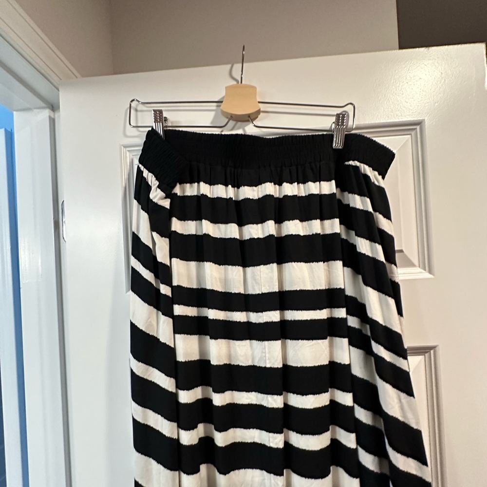 Ava & Viv black and white maxi skirt